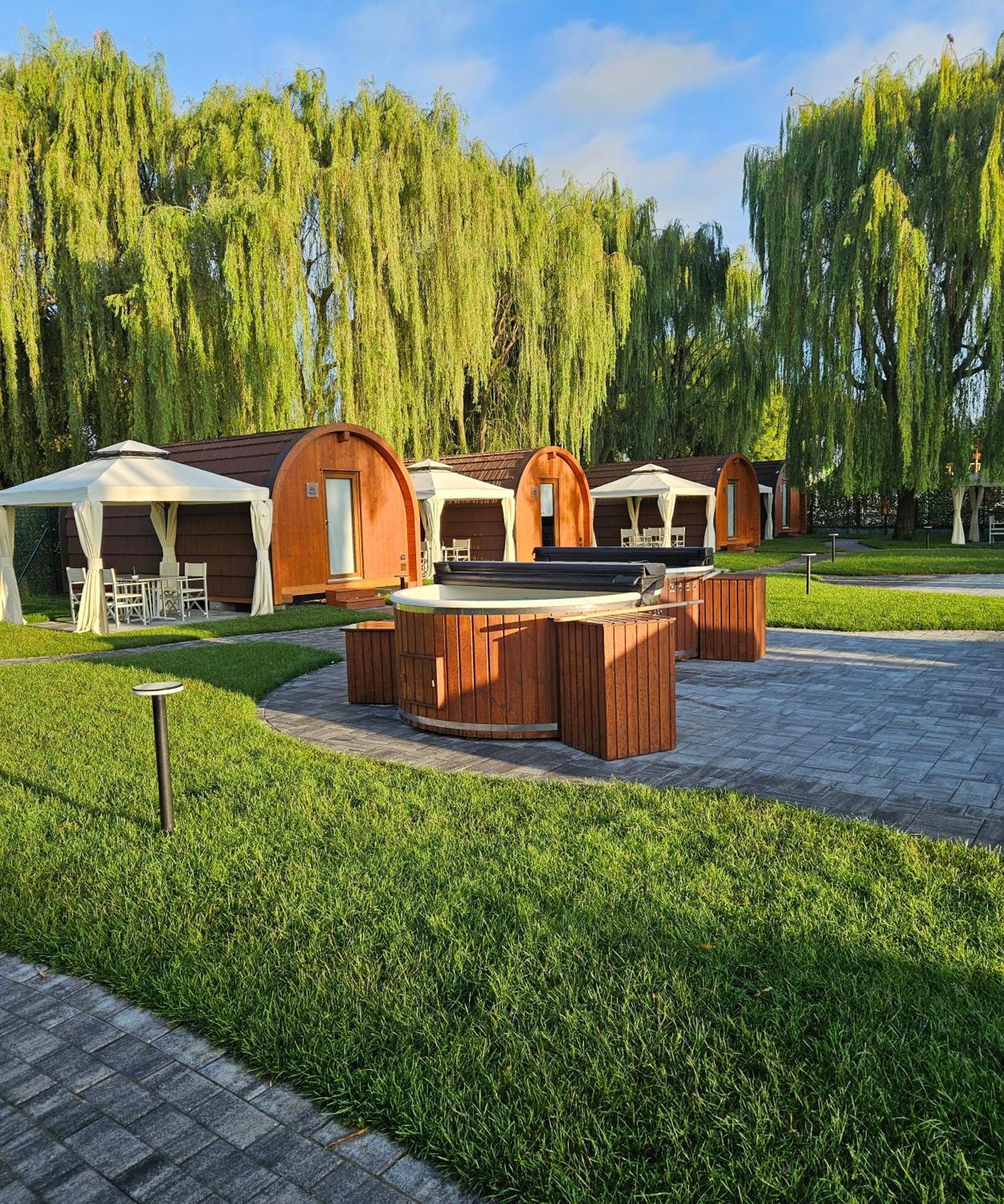 Vicolungo Glamour Lodge & Spa - Free Spa Hot Tub E Sauna ภายนอก รูปภาพ