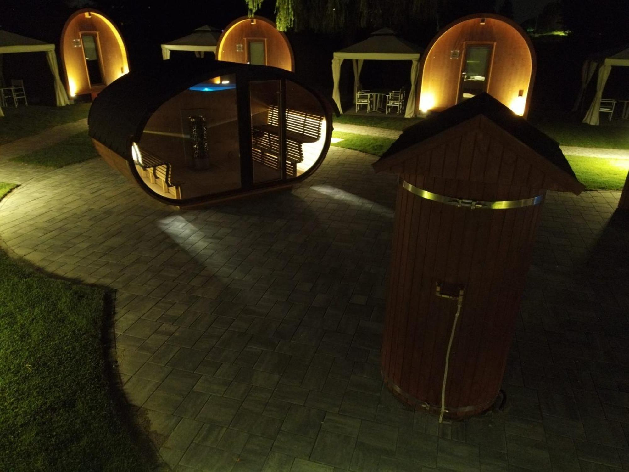 Vicolungo Glamour Lodge & Spa - Free Spa Hot Tub E Sauna ภายนอก รูปภาพ